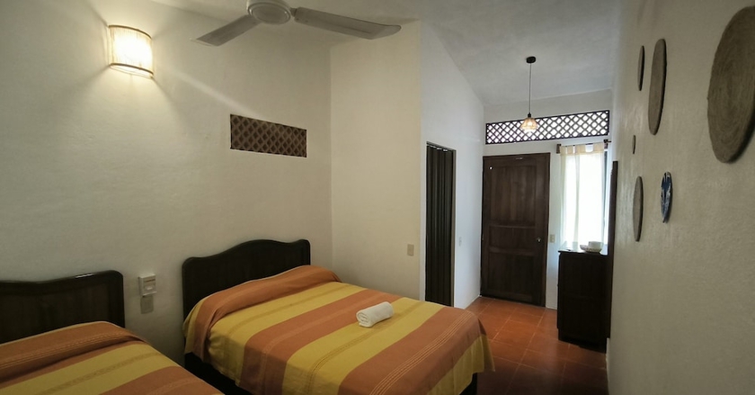 Imagen de la habitación del Hotel Casa Bugambilias, San Pedro Pochutla. Foto 10