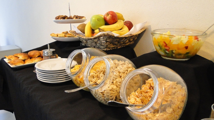 Imagen del bar/restaurante del Hotel Casa Campus Pilar Suites. Foto 4