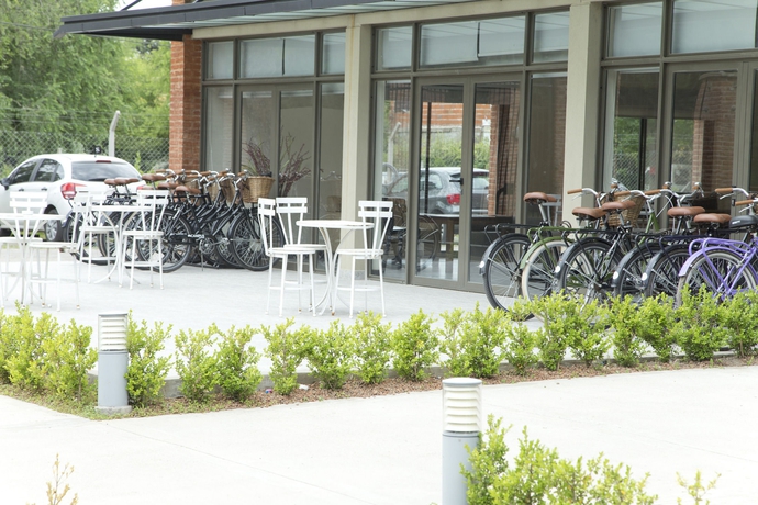 Imagen de los exteriores del Hotel Casa Campus Pilar Suites. Foto 14