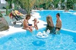 Imagen de la piscina del Hotel Casa Catalina. Foto 7