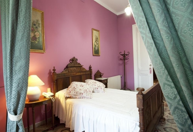 Imagen de la habitación del Hotel Casa Ceremines. Foto 15