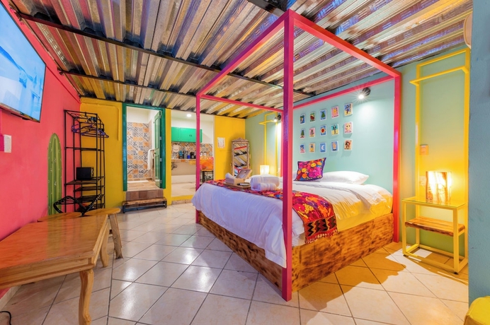 Imagen de la habitación del Hotel Casa Colibr&iacute; Malec&oacute;n. Foto 4