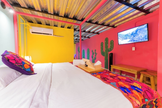 Imagen de la habitación del Hotel Casa Colibr&iacute; Malec&oacute;n. Foto 5
