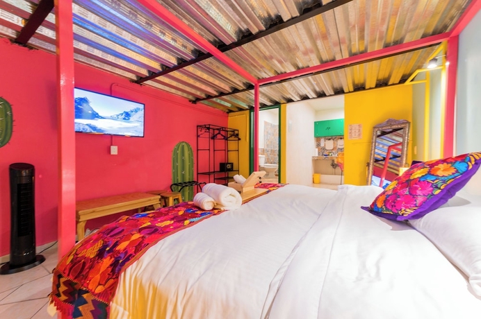 Imagen de la habitación del Hotel Casa Colibr&iacute; Malec&oacute;n. Foto 6