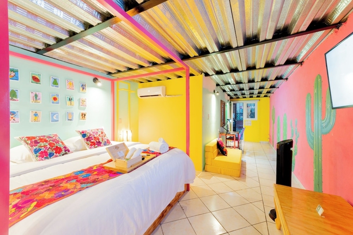 Imagen de la habitación del Hotel Casa Colibr&iacute; Malec&oacute;n. Foto 7