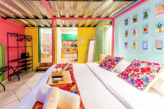 Imagen de la habitación del Hotel Casa Colibr&iacute; Malec&oacute;n. Foto 8