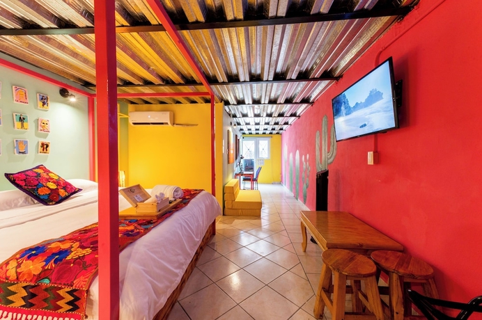 Imagen de la habitación del Hotel Casa Colibr&iacute; Malec&oacute;n. Foto 10