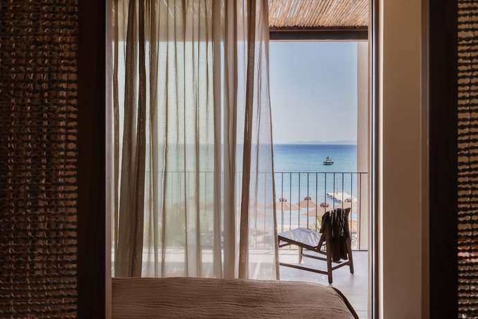 Imagen de la habitación del Hotel Casa Cook Samos. Foto 16