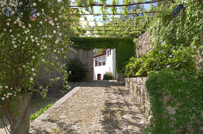 Imagen de los exteriores del Hotel Casa De Alfena. Foto 7