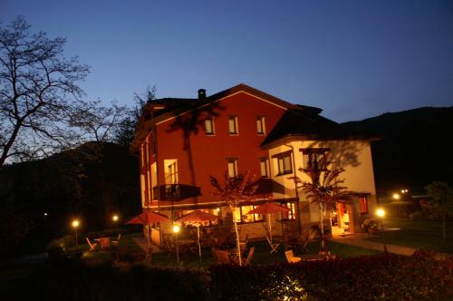 Imagen de los exteriores del Hotel Casa De Campo, Soto de Cangas. Foto 5