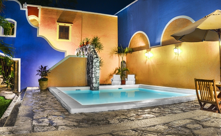 Imagen de la piscina del Hotel Casa De Las Flores. Foto 15