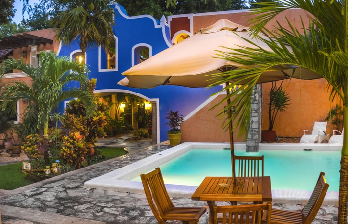 Imagen de la piscina del Hotel Casa De Las Flores. Foto 16