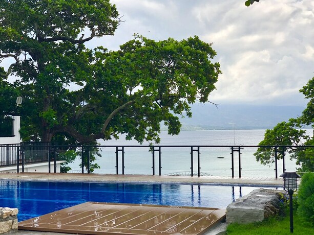 Imagen de la piscina del Hotel Casa De Moalboal. Foto 31