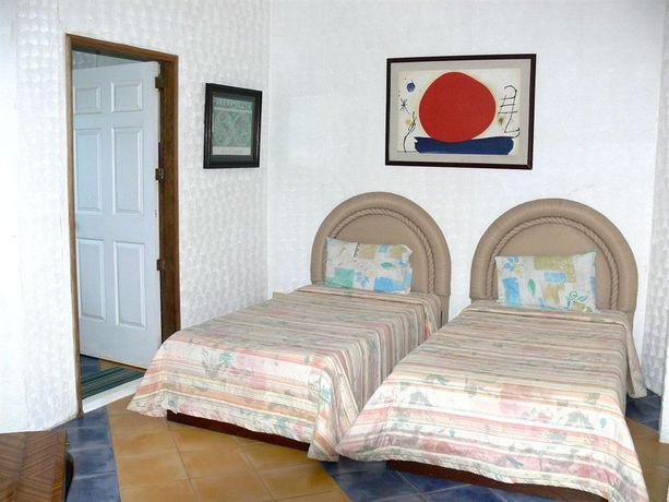 Imagen de la habitación del Hotel Casa Del Mar Beach Resort. Foto 7