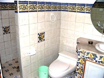 Imagen de la habitación del Hotel Casa Del Mar Beach Resort. Foto 8