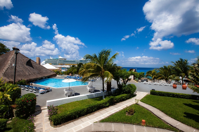 Imagen de la piscina del Hotel Casa Del Mar Cozumel and Dive Resort. Foto 14