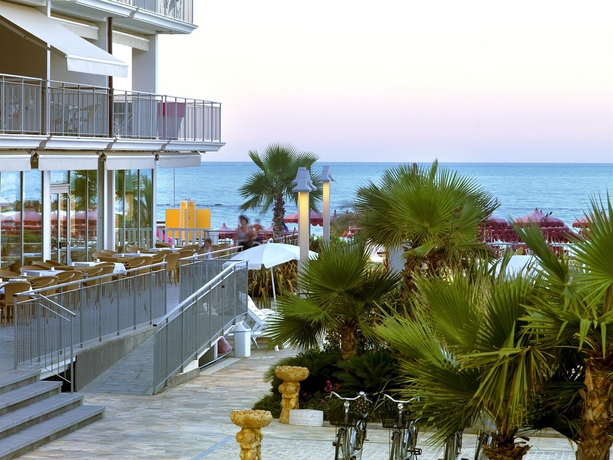 Imagen de los exteriores del Hotel Casa Del Mar, Roseto Degli Abruzzi. Foto 5