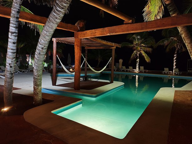 Imagen de la piscina del Hotel Casa Del Puerto. Foto 18