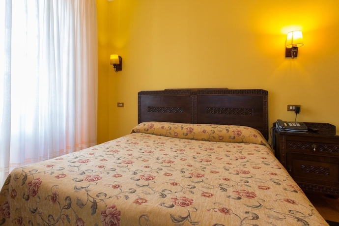 Imagen de la habitación del Hotel Casa España. Foto 8