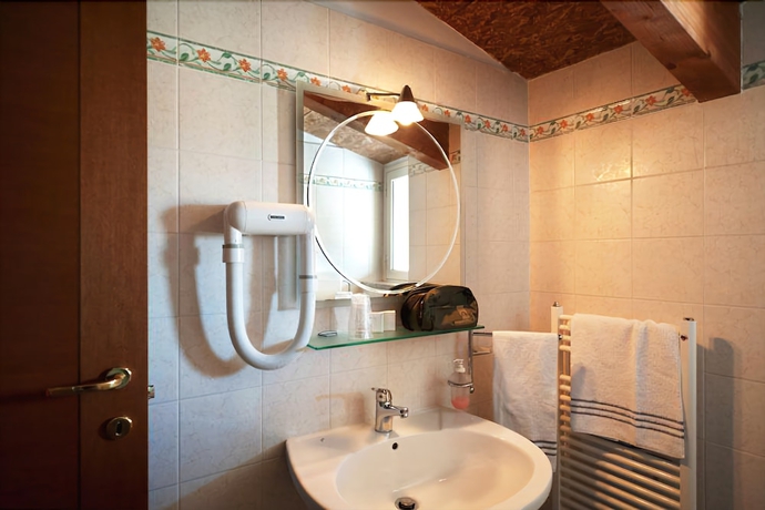 Imagen de la habitación del Hotel Casa Ferretti Di Ferretti Village. Foto 15