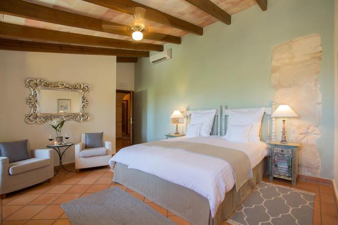 Imagen de la habitación del Hotel Casa Font I Roig. Foto 8