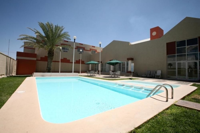 Imagen de la piscina del Hotel Casa Grande Delicias. Foto 10