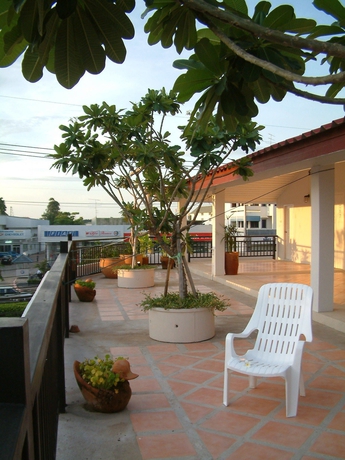 Imagen de los exteriores del Hotel Casa Holiday, Phitsanulok. Foto 4