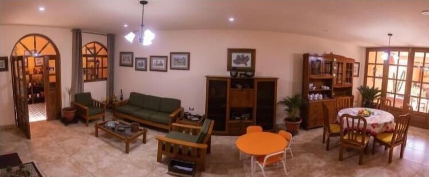 Imagen de los interiores del Hotel Casa Hu&eacute;spedes Pimentel. Foto 17