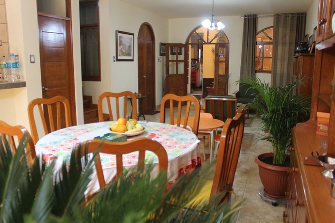 Imagen del bar/restaurante del Hotel Casa Hu&eacute;spedes Pimentel. Foto 2