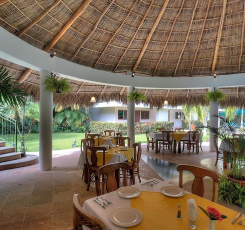 Imagen del bar/restaurante del Hotel Casa Iguana Mismaloya. Foto 3