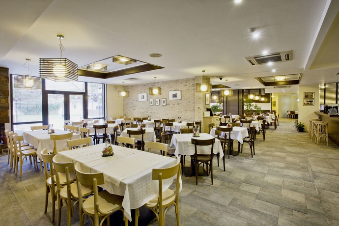 Imagen del bar/restaurante del Hotel Casa Karina. Foto 6