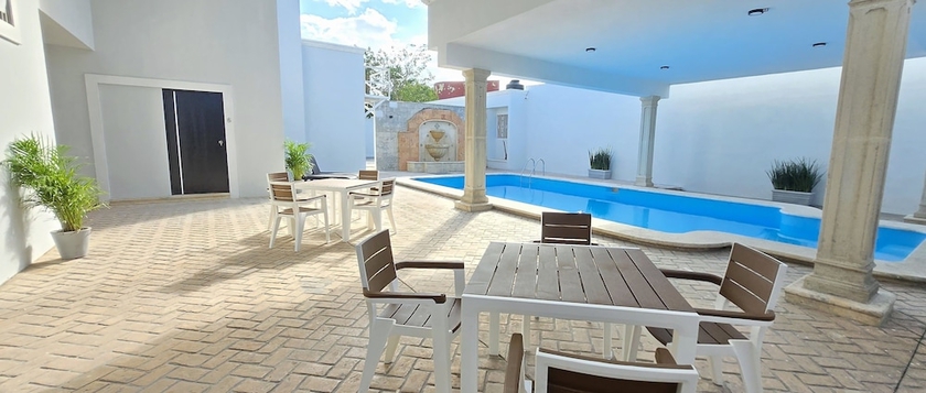 Imagen de la piscina del Hotel Casa Lavin. Foto 13