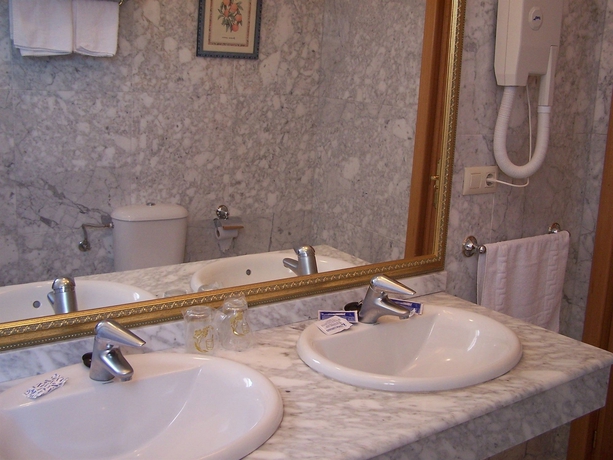 Imagen de la habitación del Hotel Casa Lorenzo. Foto 9