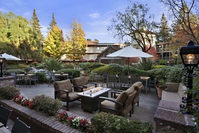 Imagen de los exteriores del Hotel Casa Mani Resort Napa Valley, Curio Collection by Hilton. Foto 9