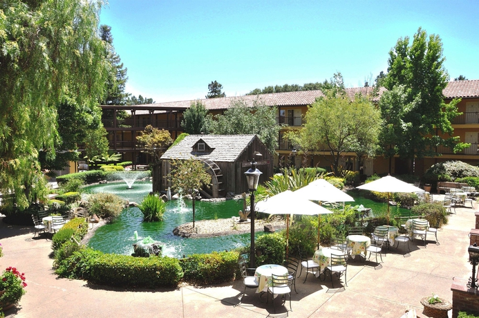 Imagen de los exteriores del Hotel Casa Mani Resort Napa Valley, Curio Collection by Hilton. Foto 10