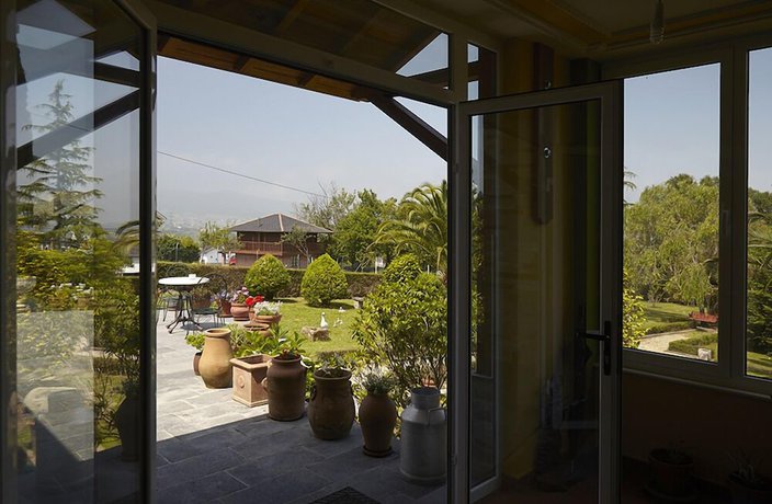Imagen de los exteriores del Hotel Casa Manoli, Vald&eacute;s. Foto 15