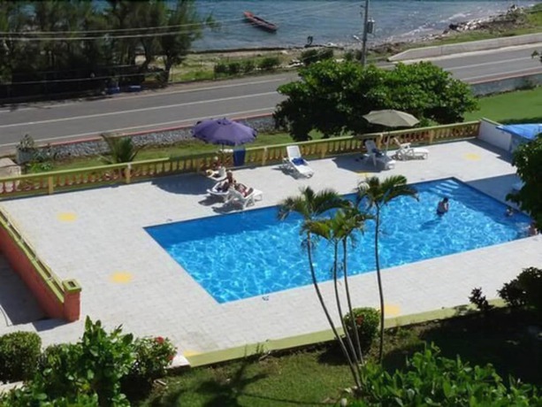 Imagen de la piscina del Hotel Casa Maria, Little Bay. Foto 19