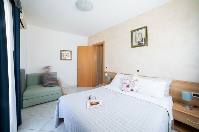 Imagen de la habitación del Hotel Casa Merano Residence and Restaurant Bibione Centro. Foto 18