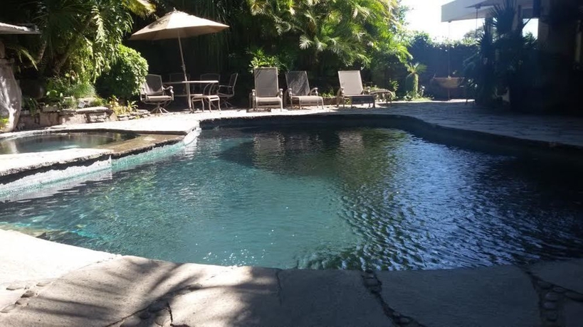 Imagen de la piscina del Hotel Casa Mia, San Salvador. Foto 7
