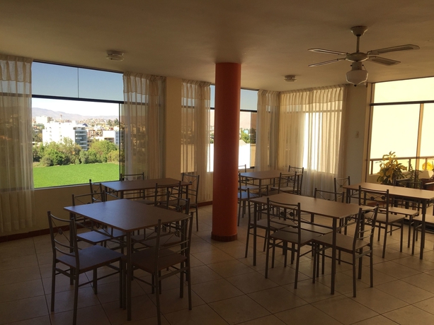 Imagen del bar/restaurante del Hotel Casa Mores Inn. Foto 2