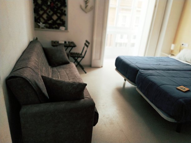 Imagen de la habitación del Hotel Casa Nautilus Cadiz. Foto 2