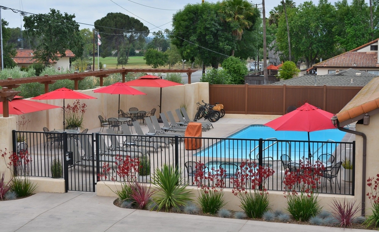 Imagen de la piscina del Hotel Casa Ojai Inn. Foto 15