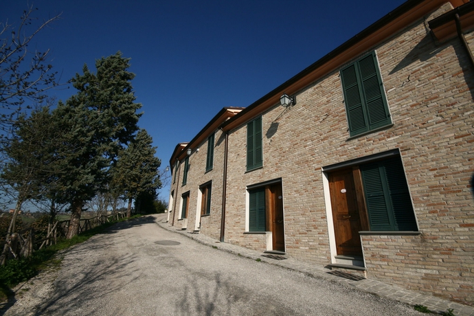Imagen de los exteriores del Hotel Casa Oliva Borgo del Benessere delle Marche. Foto 12