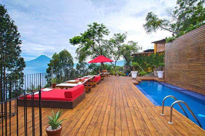 Imagen de la piscina del Hotel Casa Palopo. Foto 11