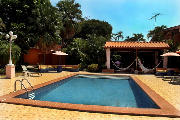 Imagen de la piscina del Hotel Casa Praga. Foto 13