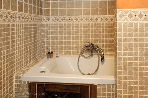 Imagen de la habitación del Hotel Casa Rafeleta Hotel. Foto 4