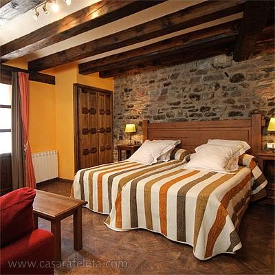 Imagen de la habitación del Hotel Casa Rafeleta Hotel. Foto 5