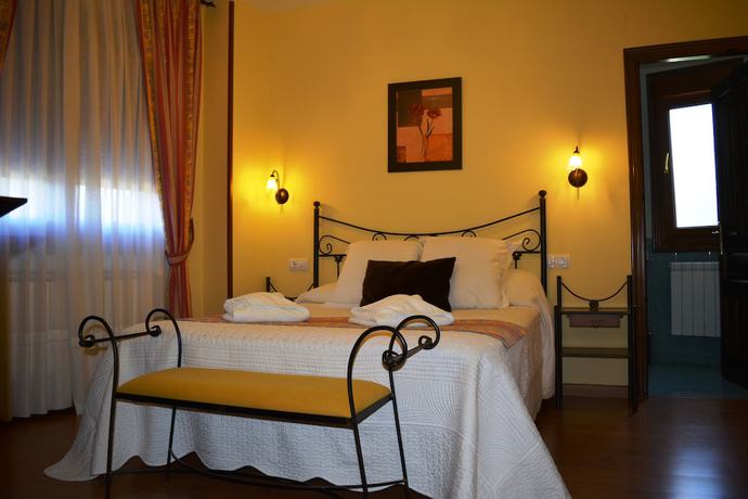 Imagen de la habitación del Hotel Casa Reboiro. Foto 9