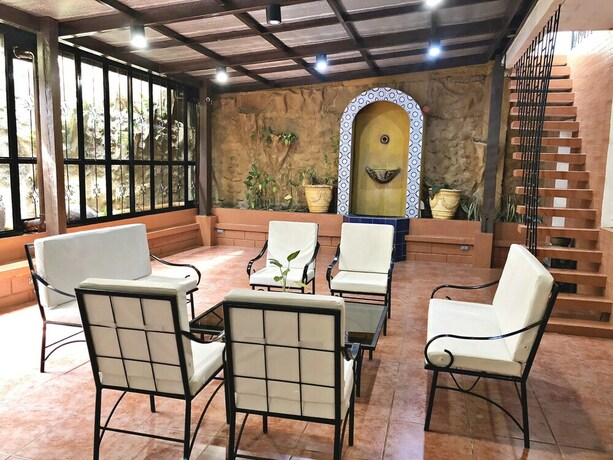 Imagen de los interiores del Hotel Casa Roces Bed And Breakfast. Foto 30