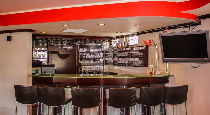 Imagen del bar/restaurante del Hotel Casa Roland San José. Foto 2